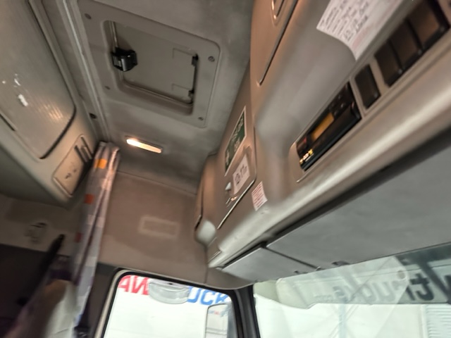 Volvo FM 300 6×2 Sleeper Cab Curtainsider