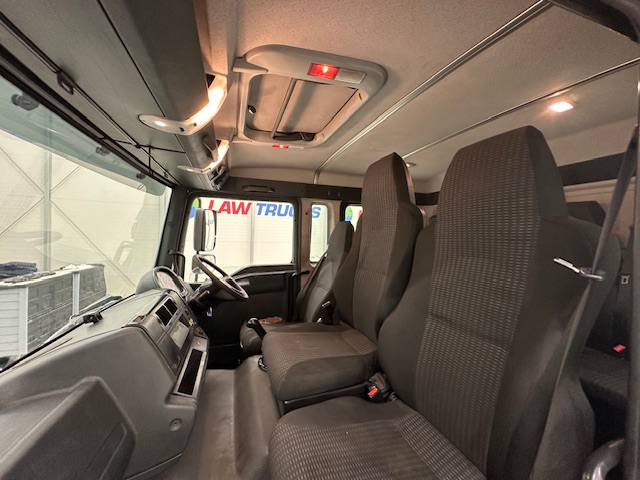 MAN TGL 12.220 Crew Cab Tilt and Slide