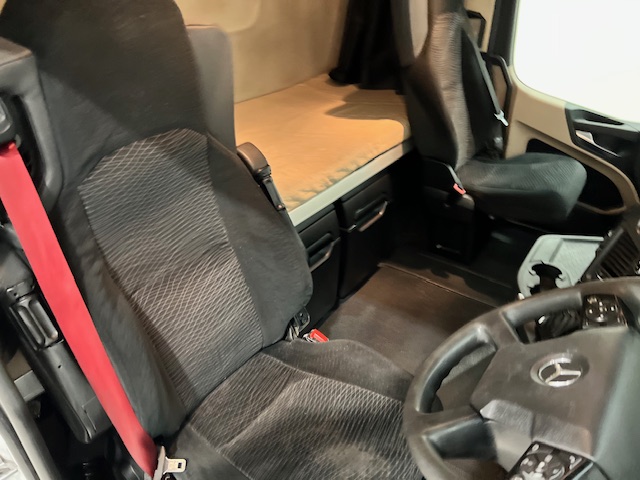 Mercedes Actros 2545 6×2 Midlift Tractor Unit