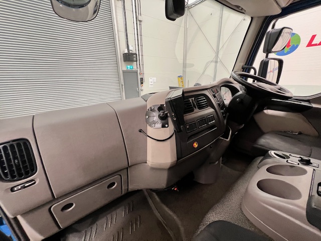 DAF LF 180 Day Cab Dropside with Tail Lift