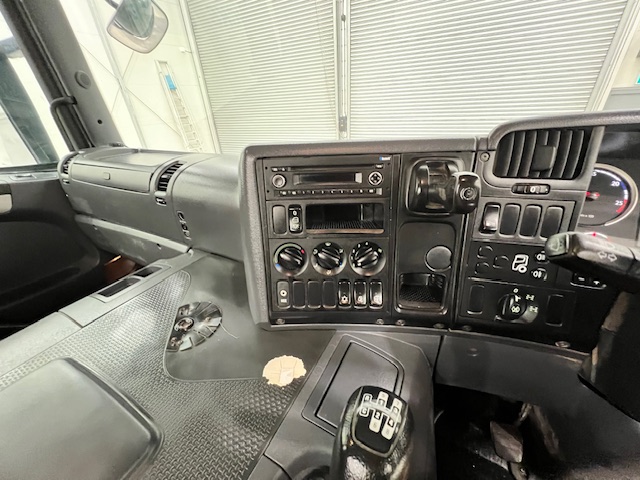 Scania P400 8×4 Day Cab Chassis