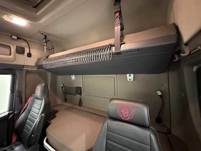 Scania R450 6×2 Highline Midlift Tractor Unit