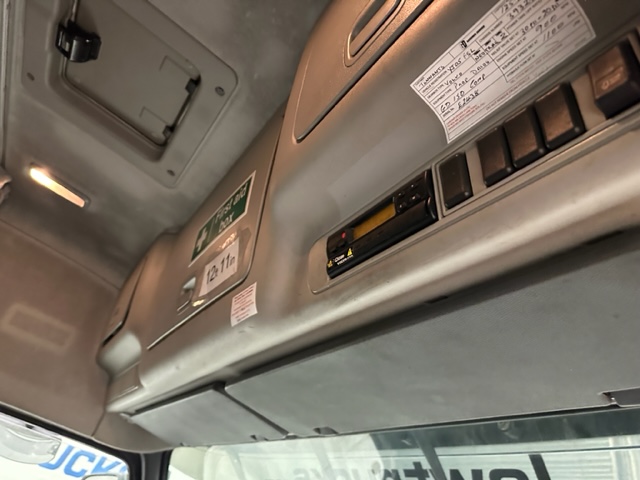 Volvo FM 300 6×2 Sleeper Cab Curtainsider