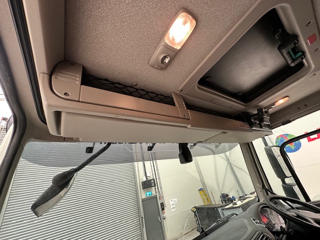 DAF CF 370 6×2 Sleeper Cab Fridge Box