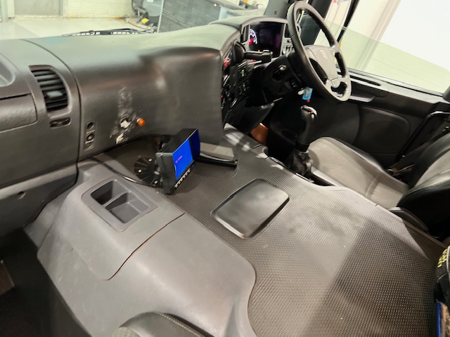 Scania P280 6×2 Rear Lift Dropside Brick Grab