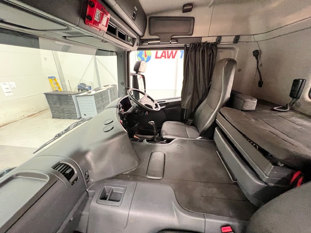 Scania P370 8×4 Sleeper Cab Skip Loader