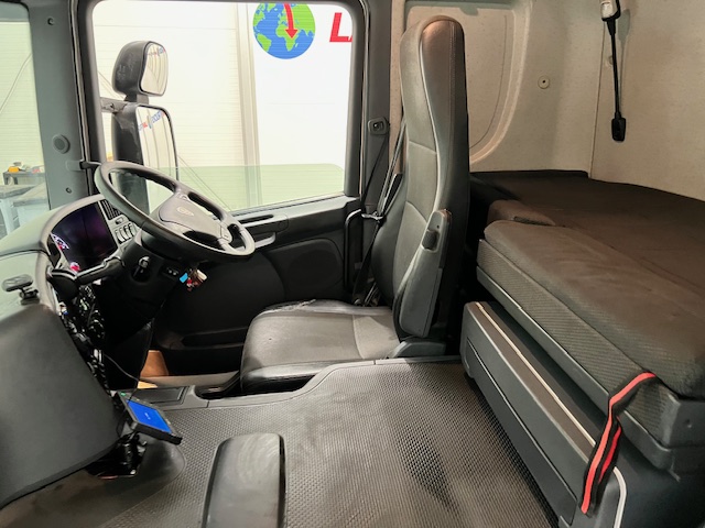Scania P280 6×2 10 Tyre Rear Lift Curtainsider