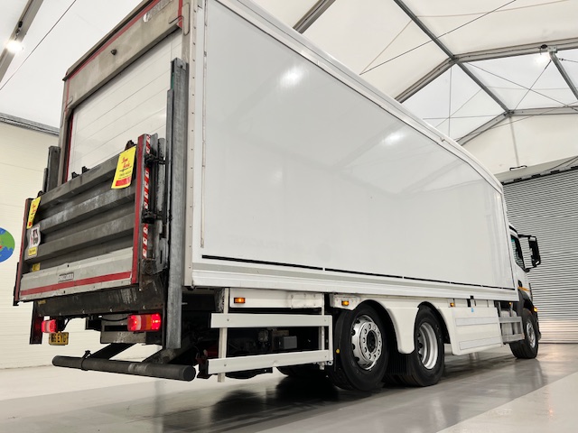 Mercedes Antos 2540 6×2 Rear Lift Day Cab Fridge Box