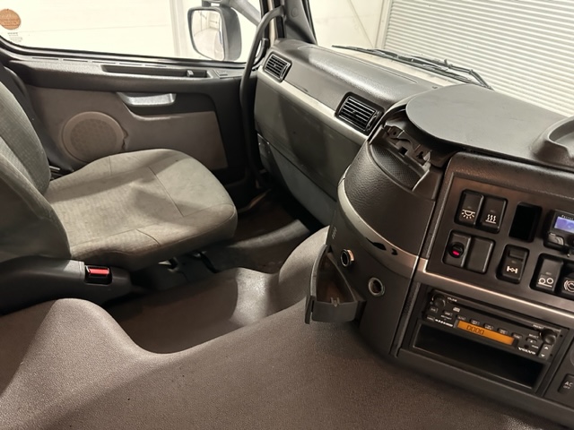 Volvo FM 300 6×2 Sleeper Cab Curtainsider