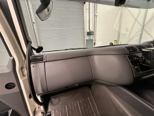 DAF CF 370 6×2 Sleeper Cab Fridge Box
