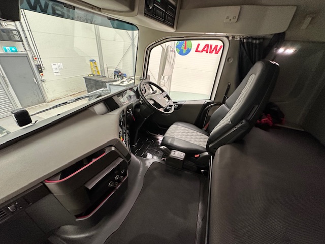 Volvo FH 500 6×2 Midlift Tractor Unit PTO
