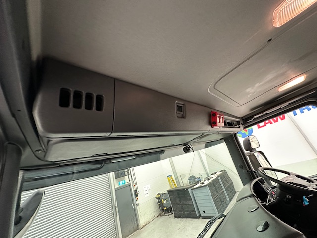 Scania P250 4×2 Day Cab Skip Loader