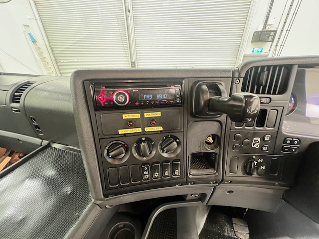 Scania G410 8×4 Rest Cab Hookloader Drawbar