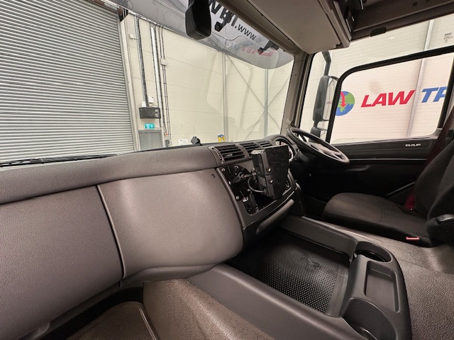 DAF CF 370 6×2 Sleeper Cab Fridge Box