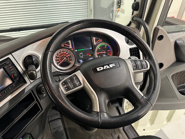 DAF XF 530 6×2 Midlift Tractor Unit