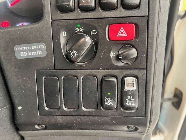 Scania G410 8×4 Rest Cab Hookloader Drawbar