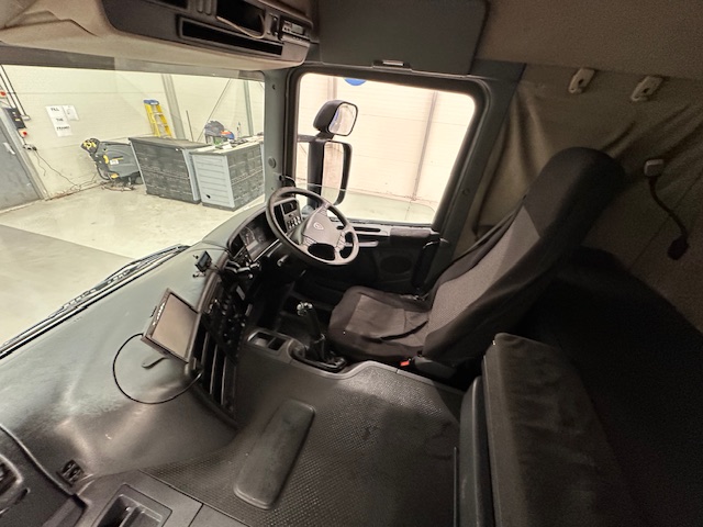 Scania P420 8×4 Sleeper Cab Vacuum Tanker