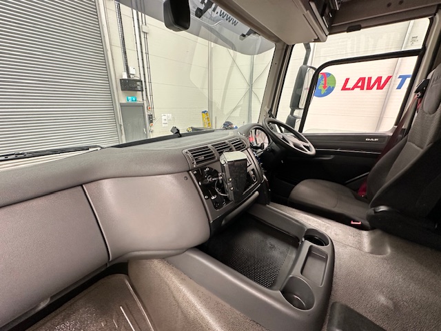 DAF CF 370 6×2 Sleeper Cab Fridge Box