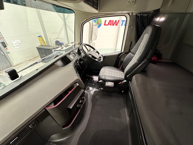 Volvo FH 500 6×2 Midlift Tractor Unit PTO