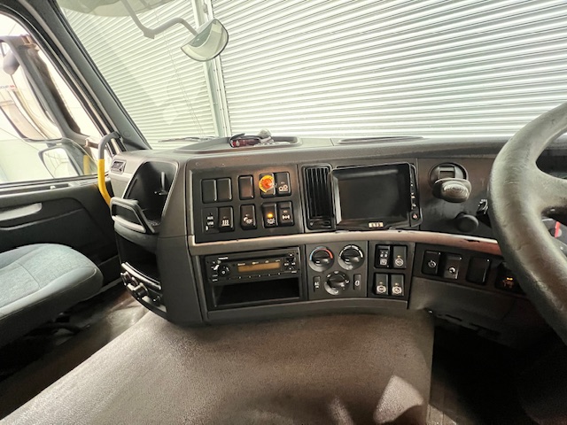 Volvo FM 450 Dropside Brick Grab Drawbar