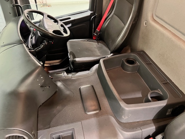 Scania P280 6×2 Rear Lift Day Cab Fridge Box