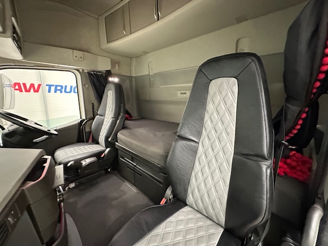 Volvo FH 500 6×2 Midlift Tractor Unit PTO