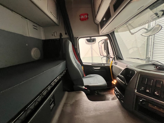 Volvo FM 450 Dropside Brick Grab Drawbar