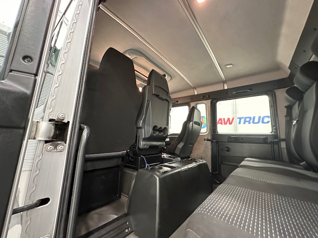 MAN TGL 12.220 Crew Cab Tilt and Slide