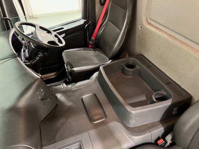Scania P280 6×2 Rear Lift Day Cab Fridge Box