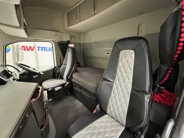 Volvo FH 500 6×2 Midlift Tractor Unit PTO