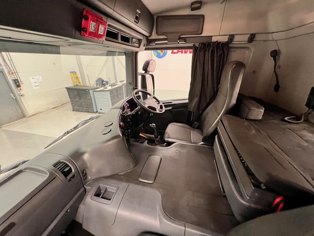 Scania P370 8×4 Sleeper Cab Skip Loader