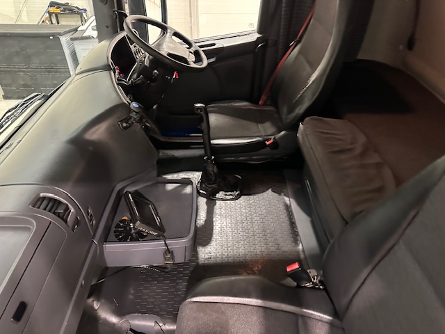 Scania R420 6×2 Rear Lift Brick Grab Drawbar