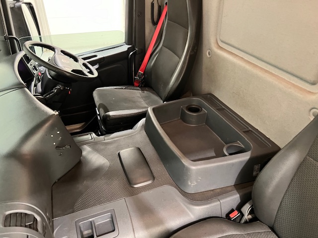 Scania P280 6×2 Rear Lift Day Cab Fridge Box