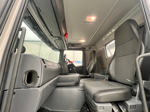 Scania G410 8×4 Rest Cab Hookloader Drawbar