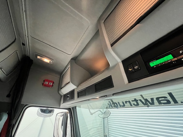 Volvo FM 450 Dropside Brick Grab Drawbar