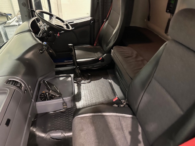 Scania R420 6×2 Rear Lift Brick Grab Drawbar