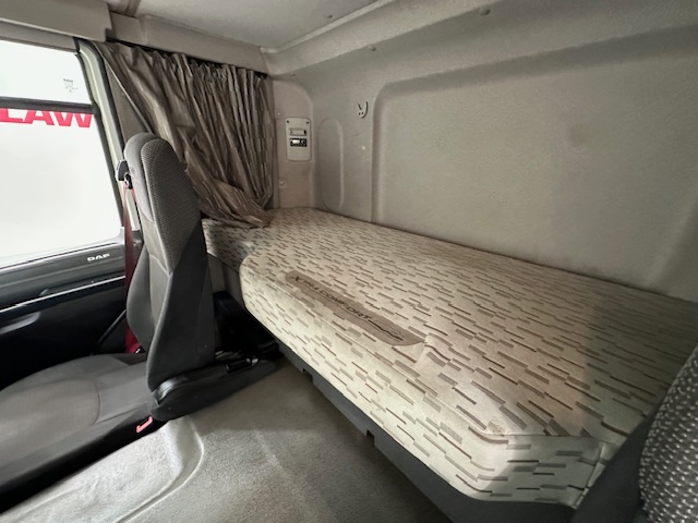 DAF CF 370 6×2 Sleeper Cab Fridge Box