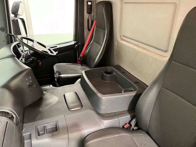 Scania P280 6×2 Rear Lift Day Cab Fridge Box