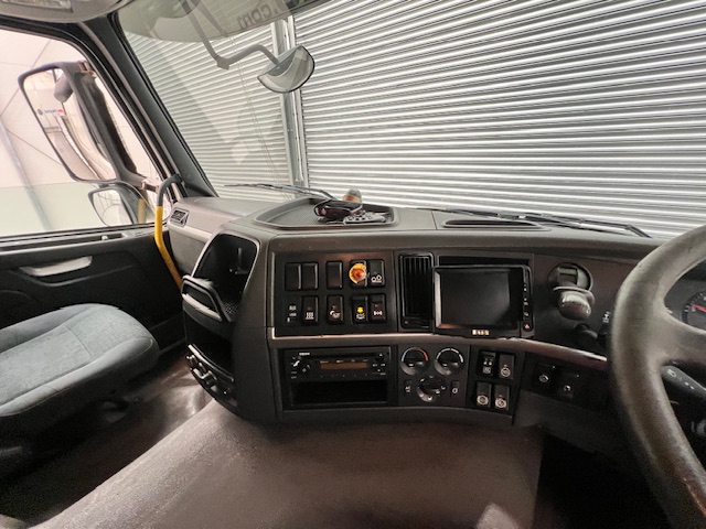 Volvo FM 450 Dropside Brick Grab Drawbar