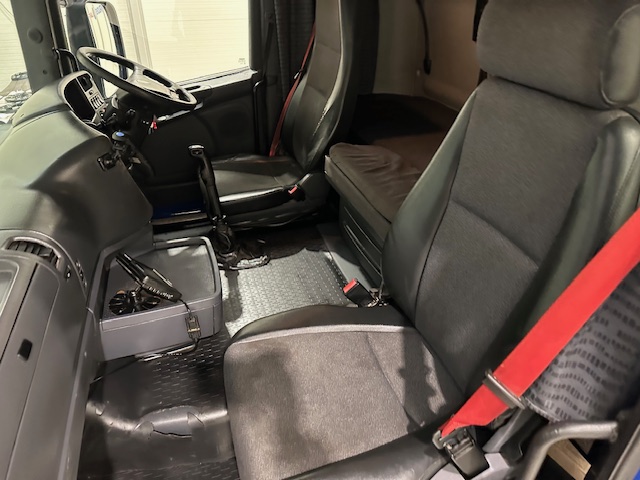 Scania R420 6×2 Rear Lift Brick Grab Drawbar