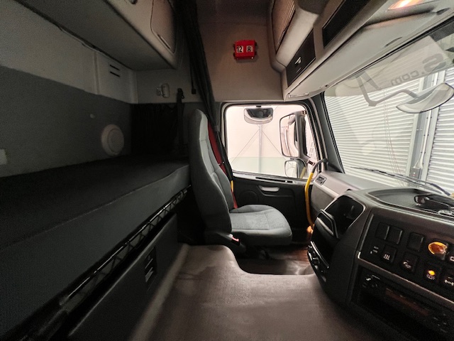 Volvo FM 450 Dropside Brick Grab Drawbar