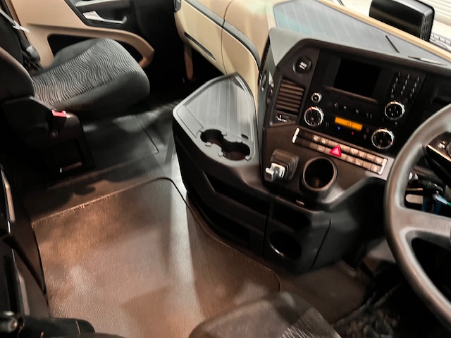 Mercedes Actros 2545 6×2 Midlift Tractor Unit