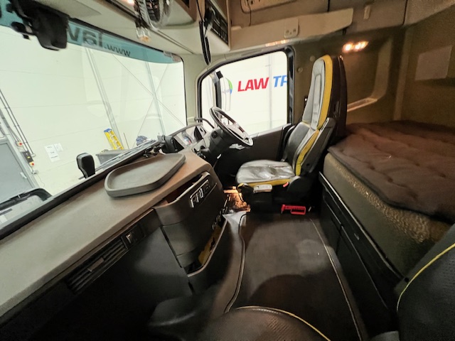 Volvo FH16 750 6×2 Midlift Tractor Unit