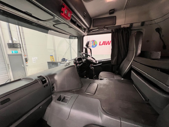 Scania P370 8×4 Sleeper Cab Skip Loader