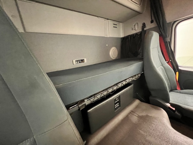 Volvo FM 450 Dropside Brick Grab Drawbar