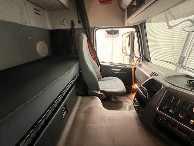 Volvo FM 450 Dropside Brick Grab Drawbar