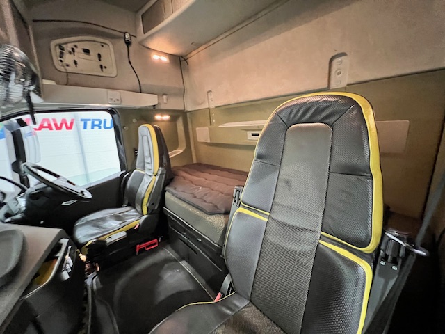 Volvo FH16 750 6×2 Midlift Tractor Unit
