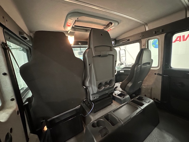 MAN TGL 12.220 Crew Cab Tilt and Slide