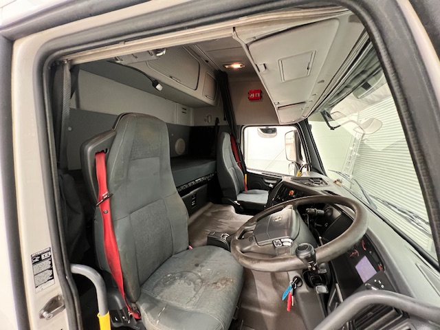 Volvo FM 450 Dropside Brick Grab Drawbar