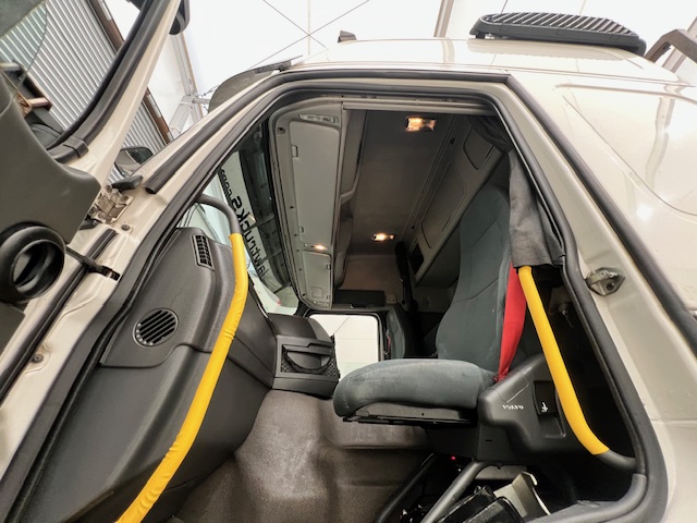 Volvo FM 450 Dropside Brick Grab Drawbar